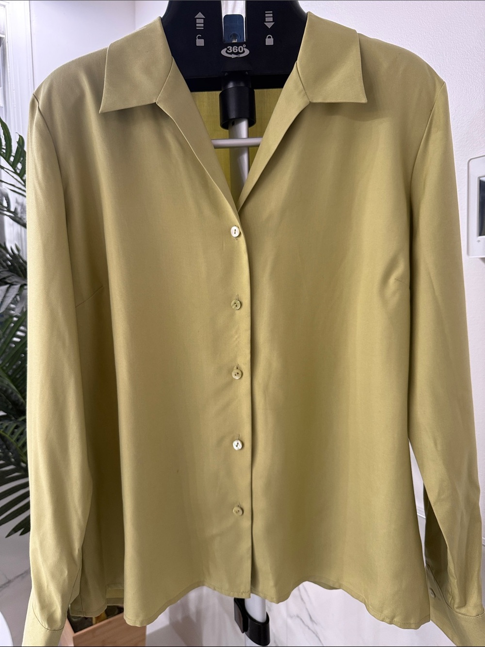 100% Silk Kate Hill chartreuse Button-Down Blouse